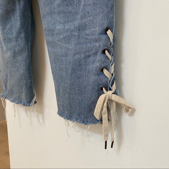 Cropped jeans• tie detail at bottom - Picture 3 of 6